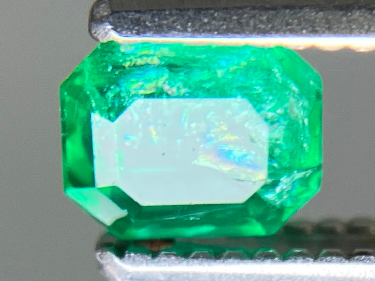 エメラルド 天然 0.517ct 宝石ソーティング付き 4.7㎜×3.9㎜×3.3㎜ ルース（ 裸石 ） 8029YY
