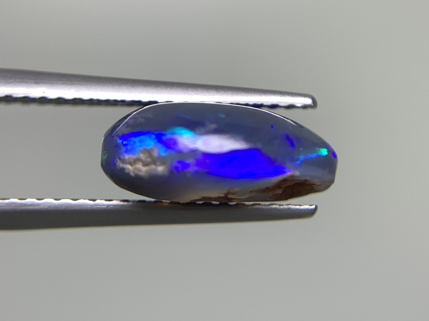 ブラックオパール 3.589ct  中央宝石ソーティング付き  12.2㎜×9.6㎜×5.1㎜  天然 ルース（ 裸石 ） 4450Y
