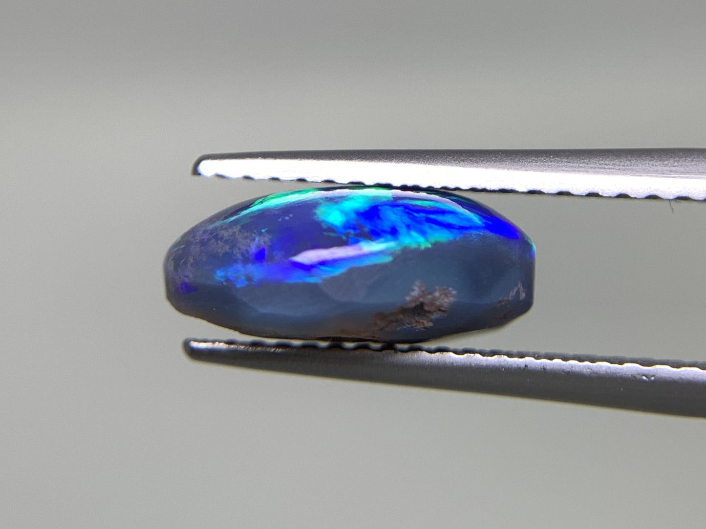 ブラックオパール 3.589ct  中央宝石ソーティング付き  12.2㎜×9.6㎜×5.1㎜  天然 ルース（ 裸石 ） 4450Y