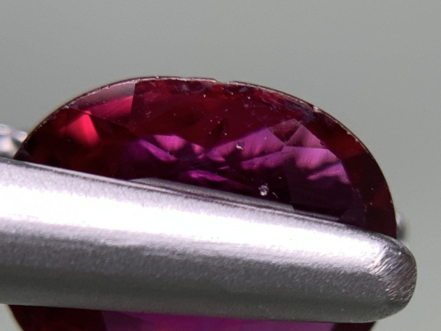ルビー 天然 0.968ct 中央宝石ソーティング付き 7.13㎜×5.88㎜×2.45㎜ ルース（ 裸石 ） 6997Y