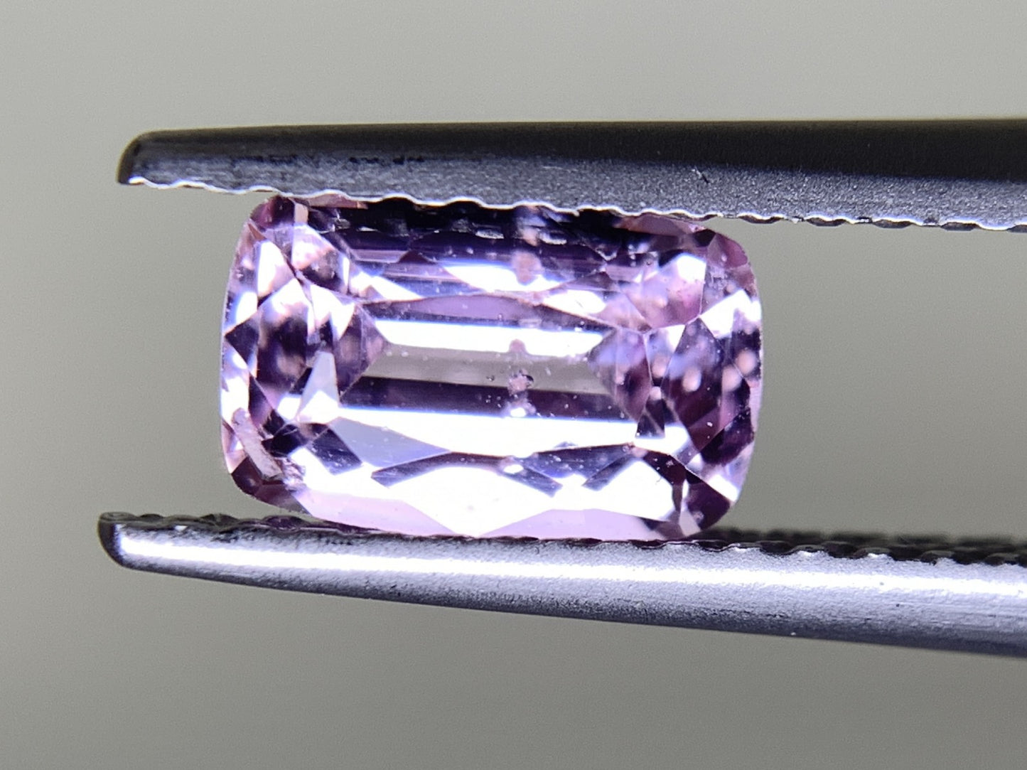 ピンクサファイア  1.096ct  中央宝石ソーティング付き  7.15㎜×4.69㎜×3.38㎜  ルース（ 裸石 ） 2939Y