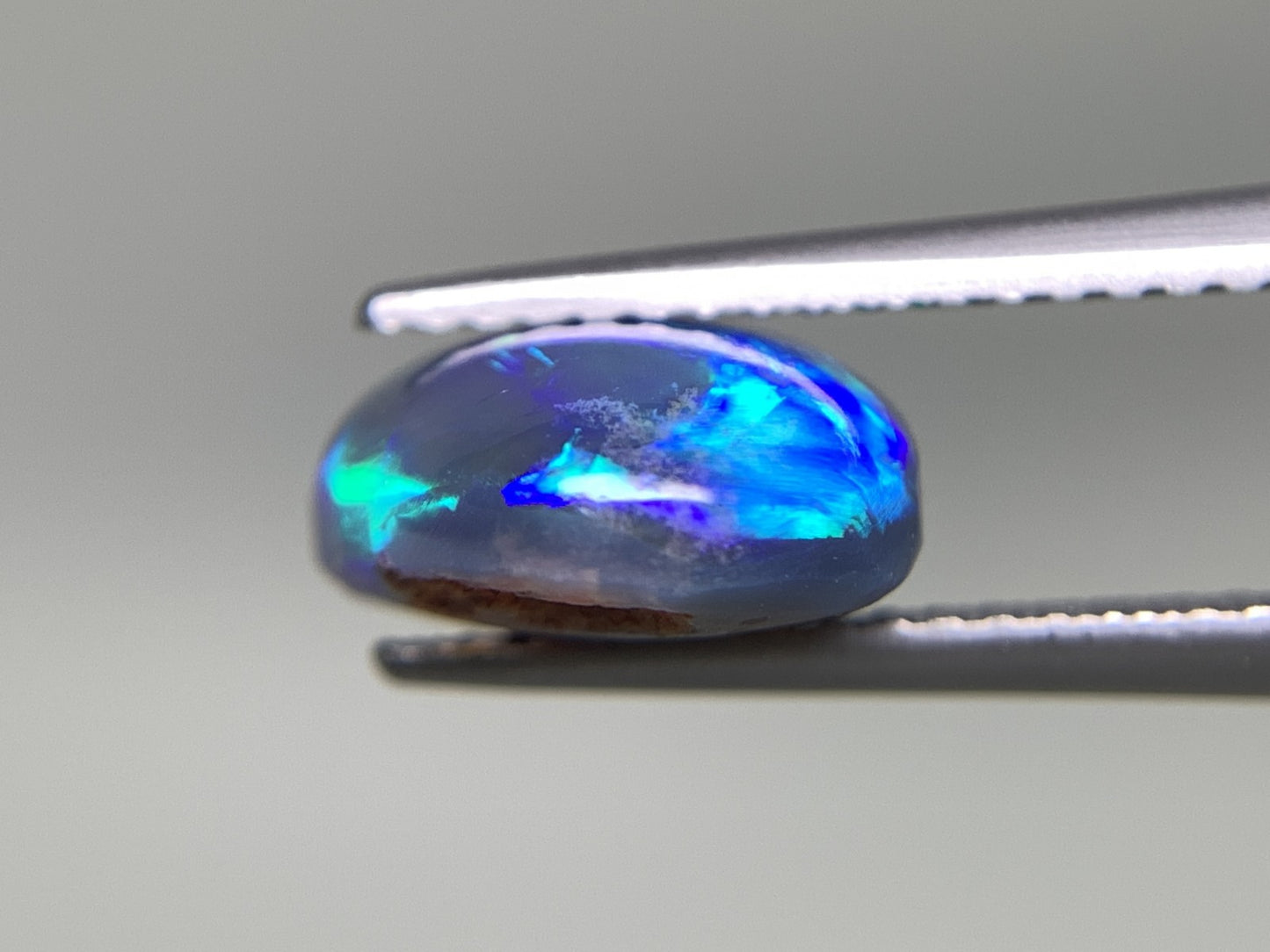 ブラックオパール 3.589ct  中央宝石ソーティング付き  12.2㎜×9.6㎜×5.1㎜  天然 ルース（ 裸石 ） 4450Y