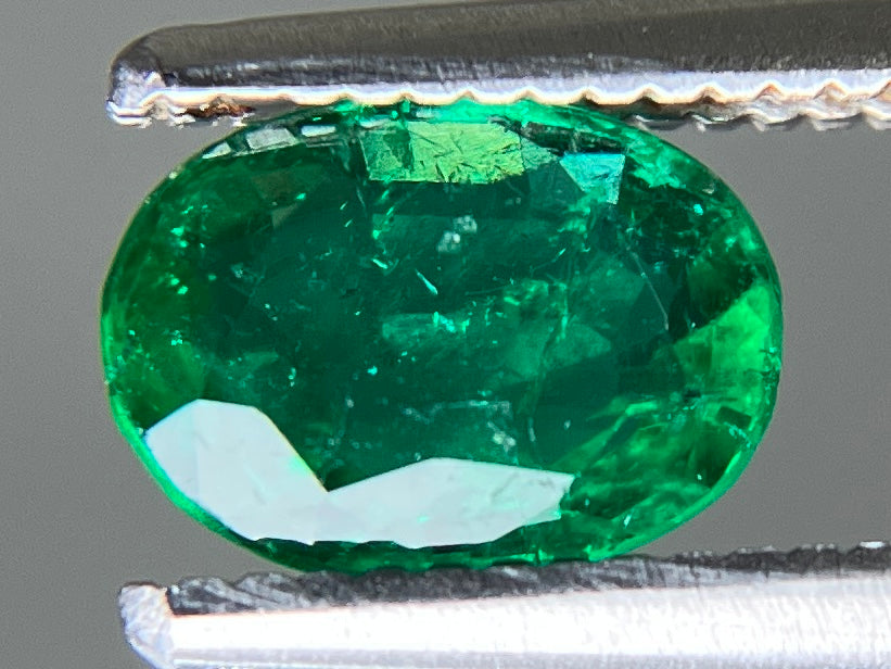 エメラルド 天然 0.682ct 宝石ソーティング付き 6.7㎜×4.9㎜×2.8㎜ ルース（ 裸石 ） 8032YY
