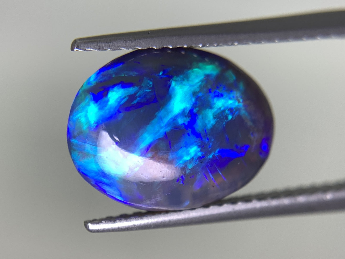 ブラックオパール 3.589ct  中央宝石ソーティング付き  12.2㎜×9.6㎜×5.1㎜  天然 ルース（ 裸石 ） 4450Y