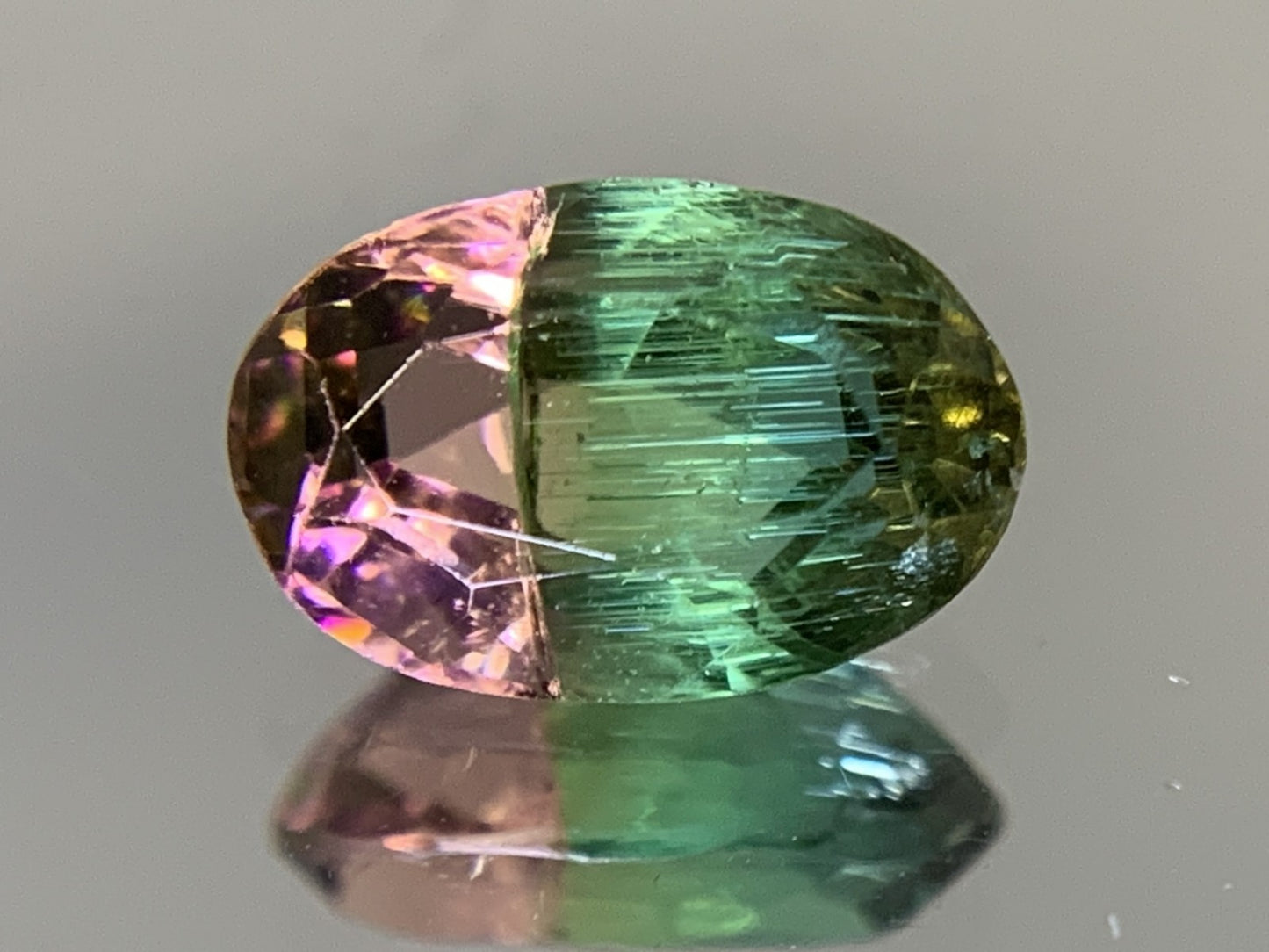 トルマリン 1.569ct  宝石ソーティング付き  8.7㎜×5.7㎜×4.6㎜  ルース（ 裸石 ） 2128Y