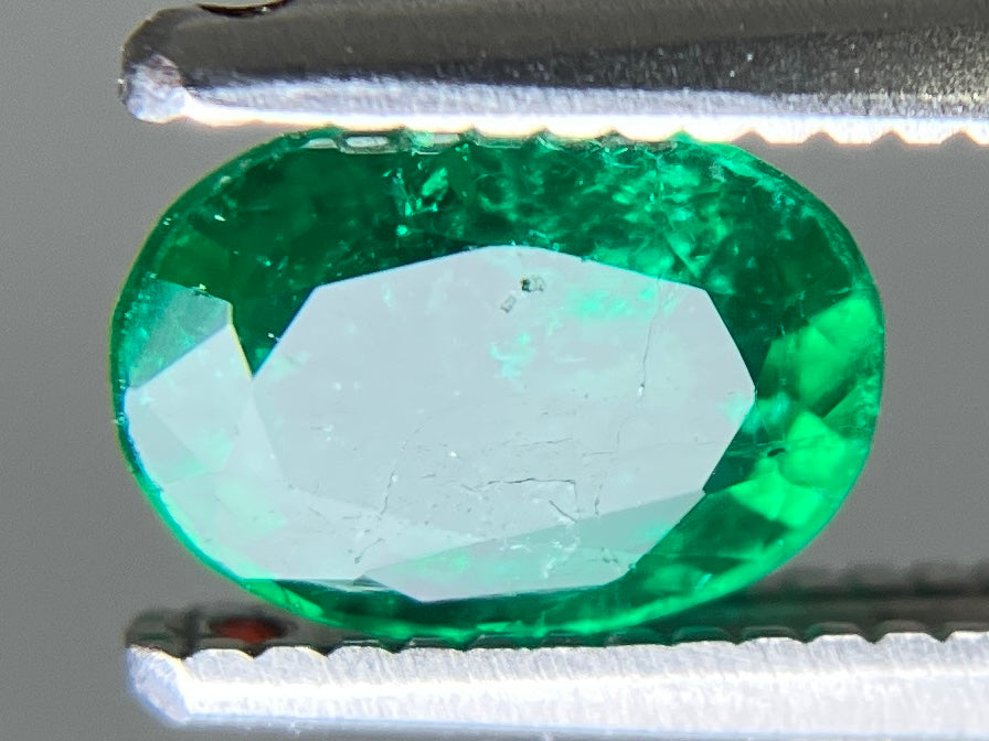 エメラルド 天然 0.682ct 宝石ソーティング付き 6.7㎜×4.9㎜×2.8㎜ ルース（ 裸石 ） 8032YY