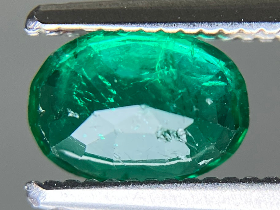 エメラルド 天然 0.682ct 宝石ソーティング付き 6.7㎜×4.9㎜×2.8㎜ ルース（ 裸石 ） 8032YY