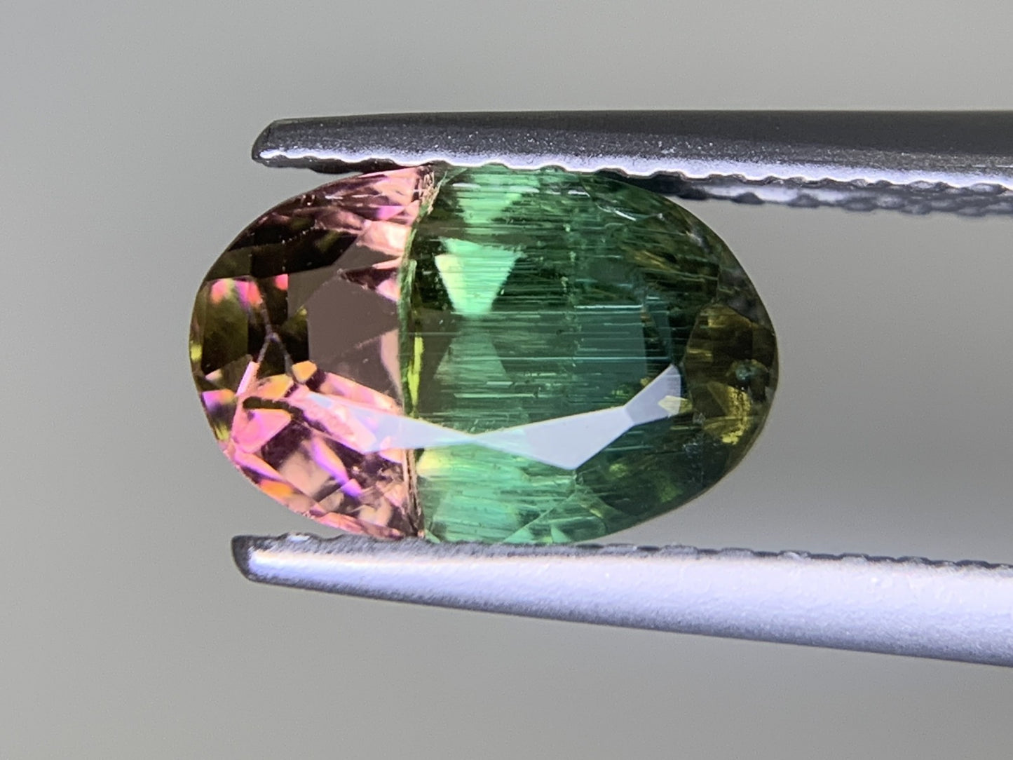 トルマリン 1.569ct  宝石ソーティング付き  8.7㎜×5.7㎜×4.6㎜  ルース（ 裸石 ） 2128Y