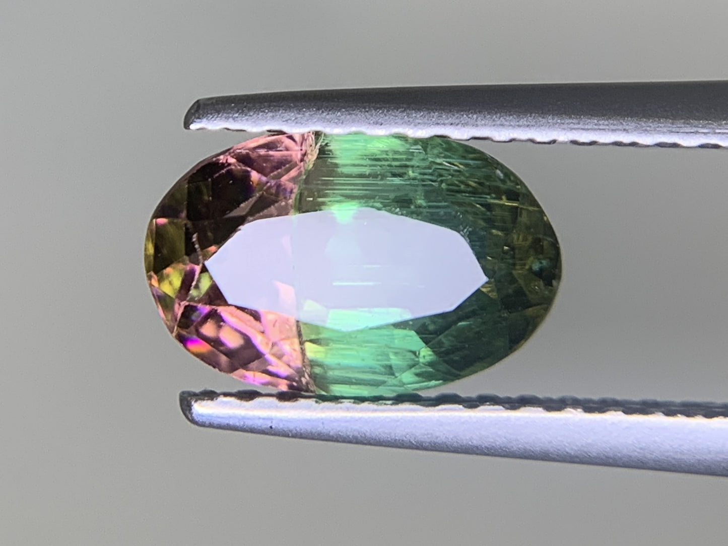 トルマリン 1.569ct  宝石ソーティング付き  8.7㎜×5.7㎜×4.6㎜  ルース（ 裸石 ） 2128Y
