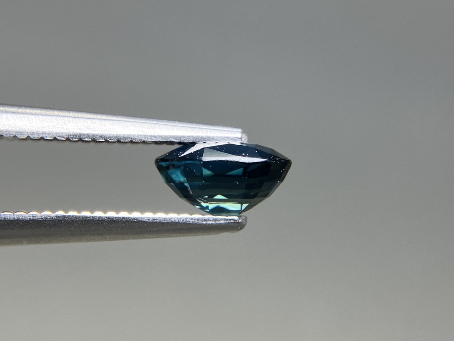 サファイア 天然 1.177ct 宝石ソーティング付き 6.7㎜×5.1㎜×3.3㎜ ルース（ 裸石 ） 8049YY
