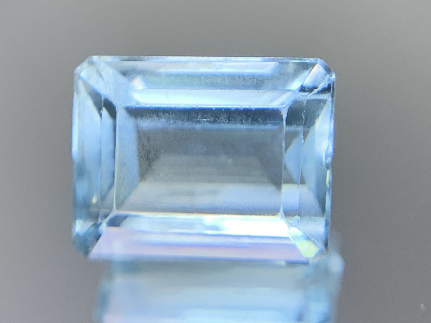 アクアマリン 天然  4.085ct  宝石ソーティング付き  10.0㎜×7.7㎜×6.1㎜ ルース（ 裸石 ）  6320Y