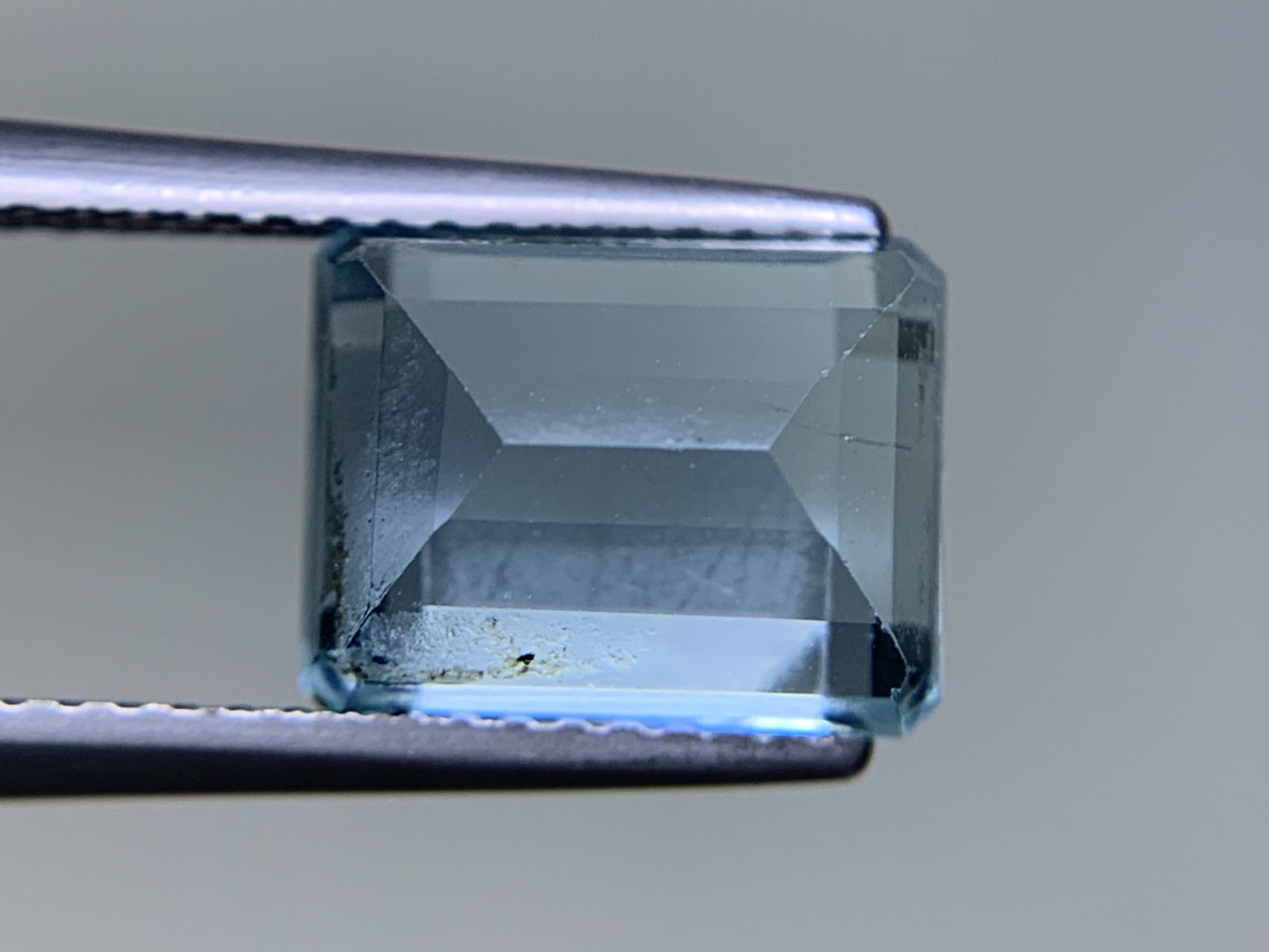 アクアマリン 天然  4.085ct  宝石ソーティング付き  10.0㎜×7.7㎜×6.1㎜ ルース（ 裸石 ）  6320Y