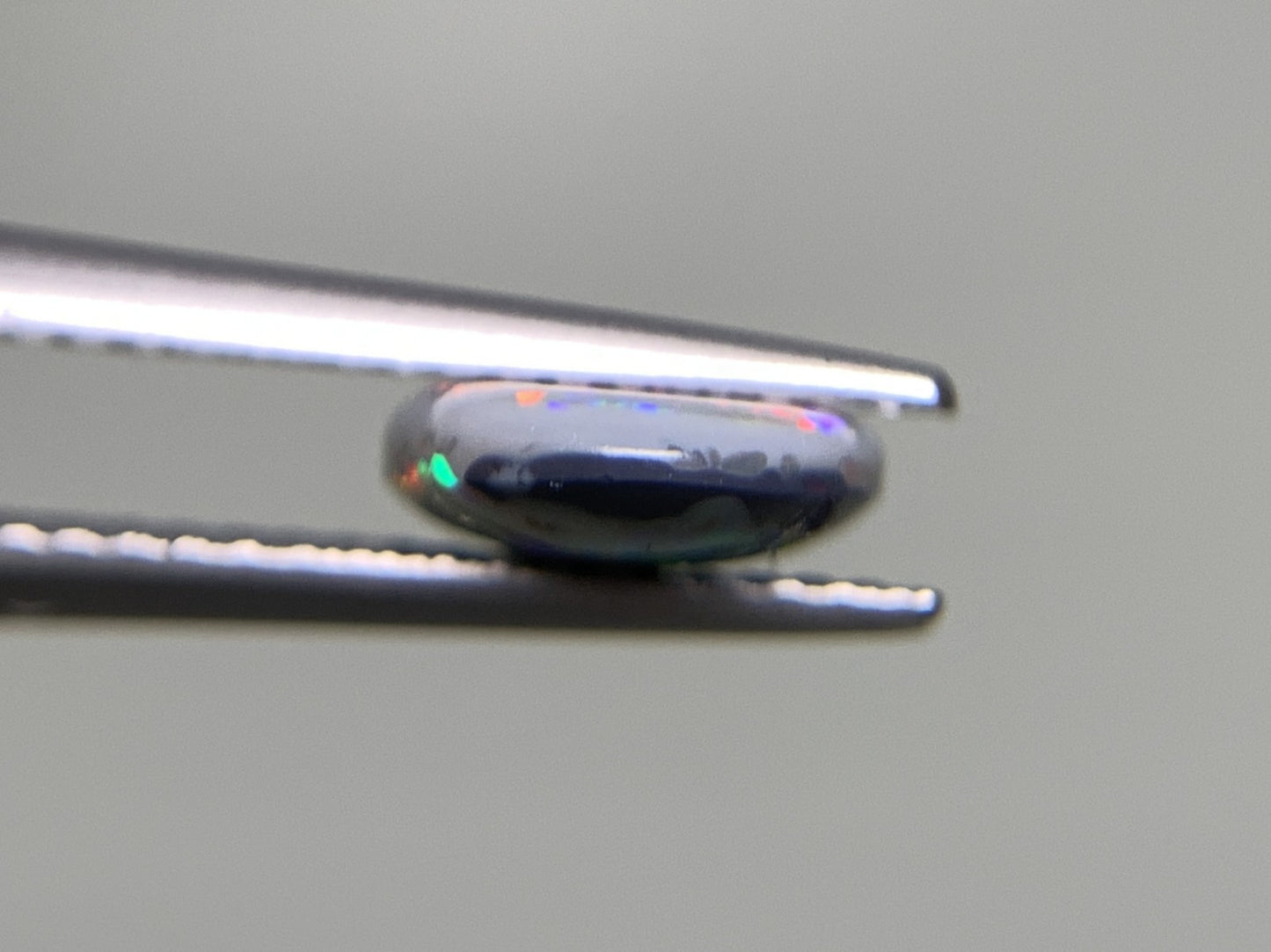 ブラックオパール 1.213ct  中央宝石ソーティング付き  9.7㎜×7.6㎜×2.6㎜  天然 ルース（ 裸石 ） 4514Y