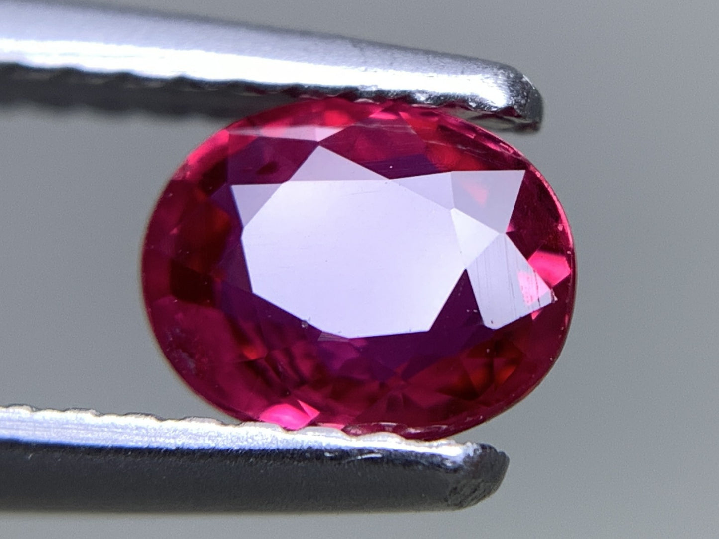 ルビー 天然 0.857ct 中央宝石ソーティング付き 6.15㎜×5.05㎜×2.83㎜ ルース（ 裸石 ） 6999Y