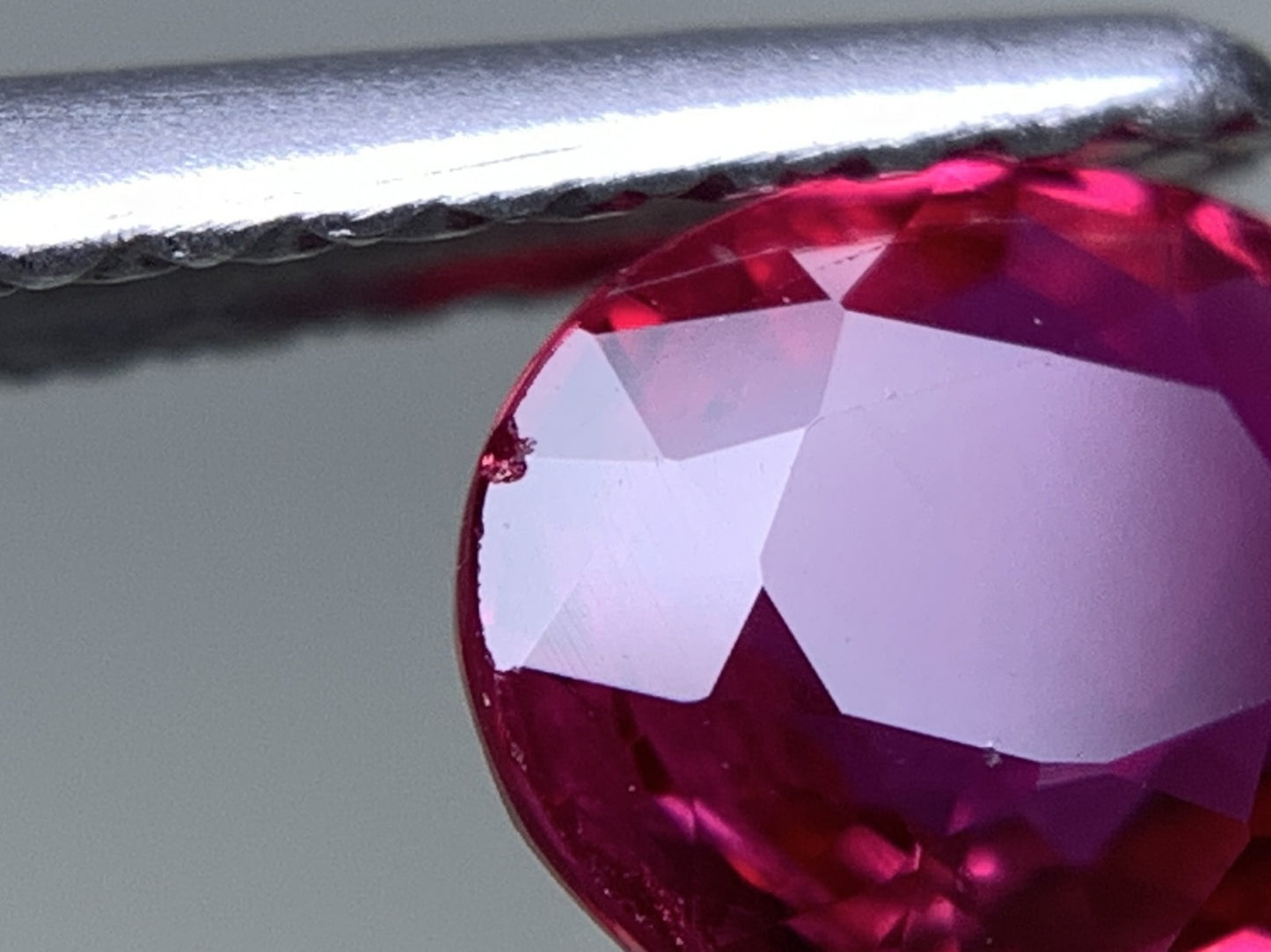ルビー 天然 0.857ct 中央宝石ソーティング付き 6.15㎜×5.05㎜×2.83㎜ ルース（ 裸石 ） 6999Y