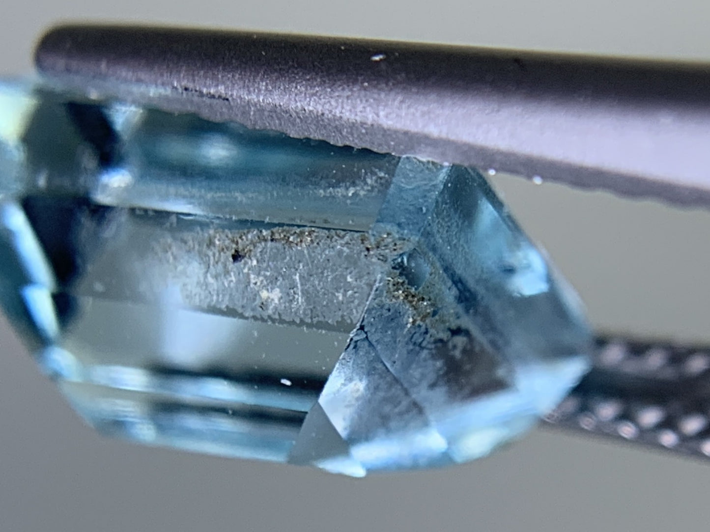 アクアマリン 天然  4.085ct  宝石ソーティング付き  10.0㎜×7.7㎜×6.1㎜ ルース（ 裸石 ）  6320Y