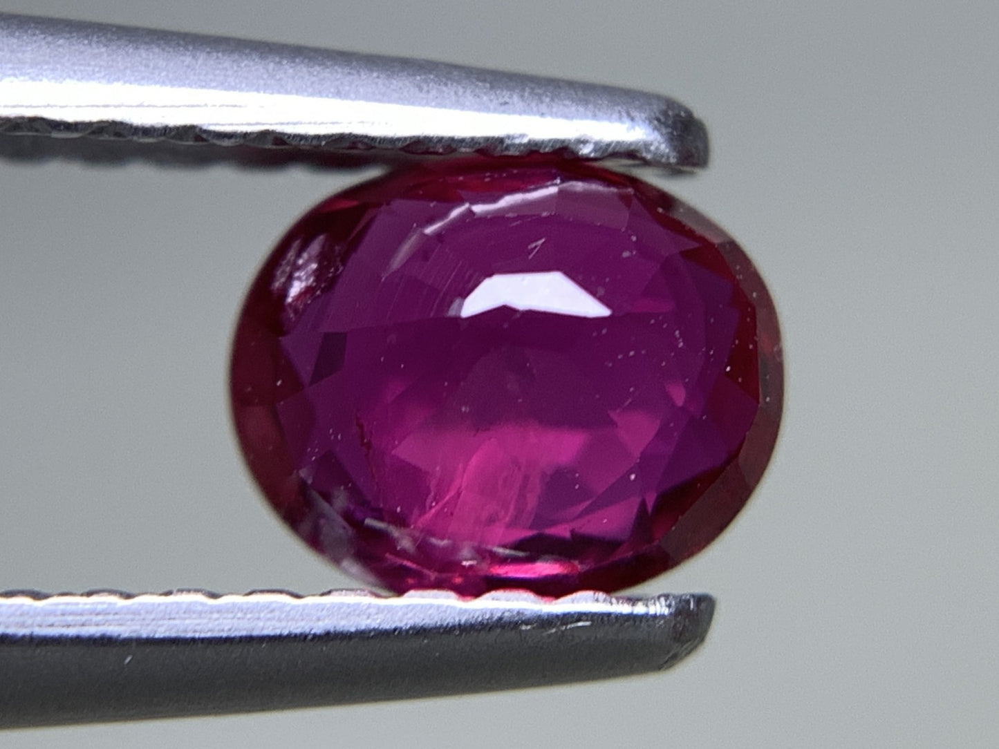 ルビー 天然 0.857ct 中央宝石ソーティング付き 6.15㎜×5.05㎜×2.83㎜ ルース（ 裸石 ） 6999Y