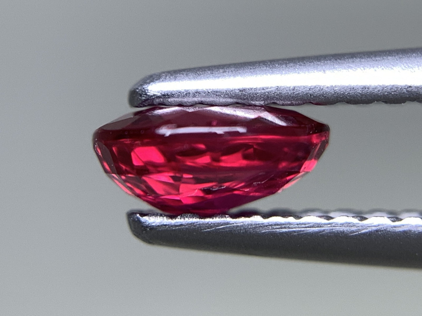 ルビー 天然 0.857ct 中央宝石ソーティング付き 6.15㎜×5.05㎜×2.83㎜ ルース（ 裸石 ） 6999Y
