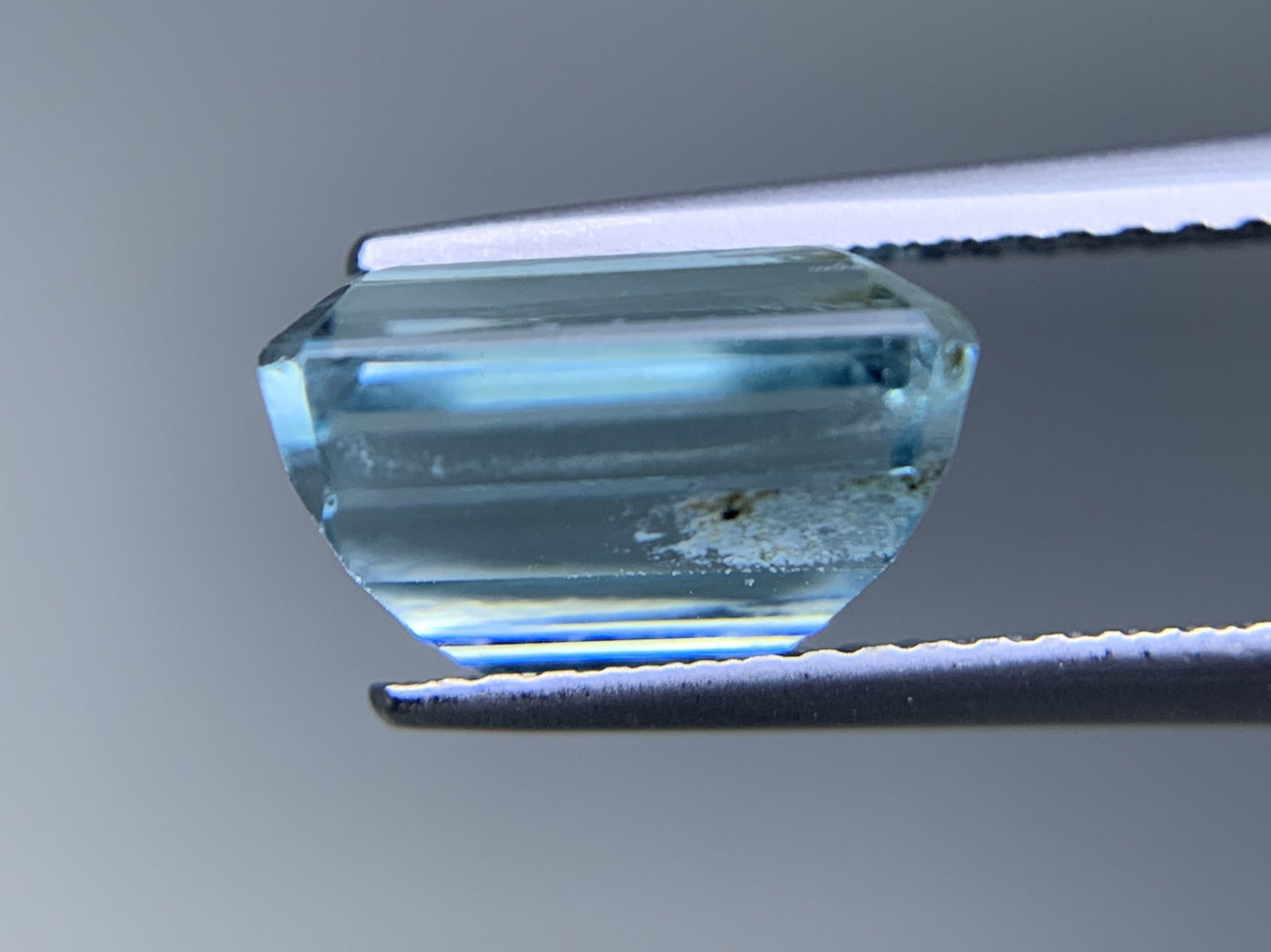 アクアマリン 天然  4.085ct  宝石ソーティング付き  10.0㎜×7.7㎜×6.1㎜ ルース（ 裸石 ）  6320Y