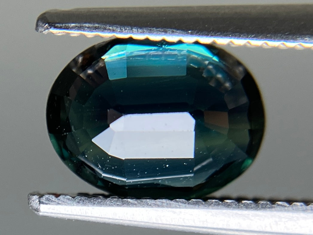 サファイア 天然 1.628ct 宝石ソーティング付き 8.0㎜×6.2㎜×3.3㎜ ルース（ 裸石 ） 8050YY