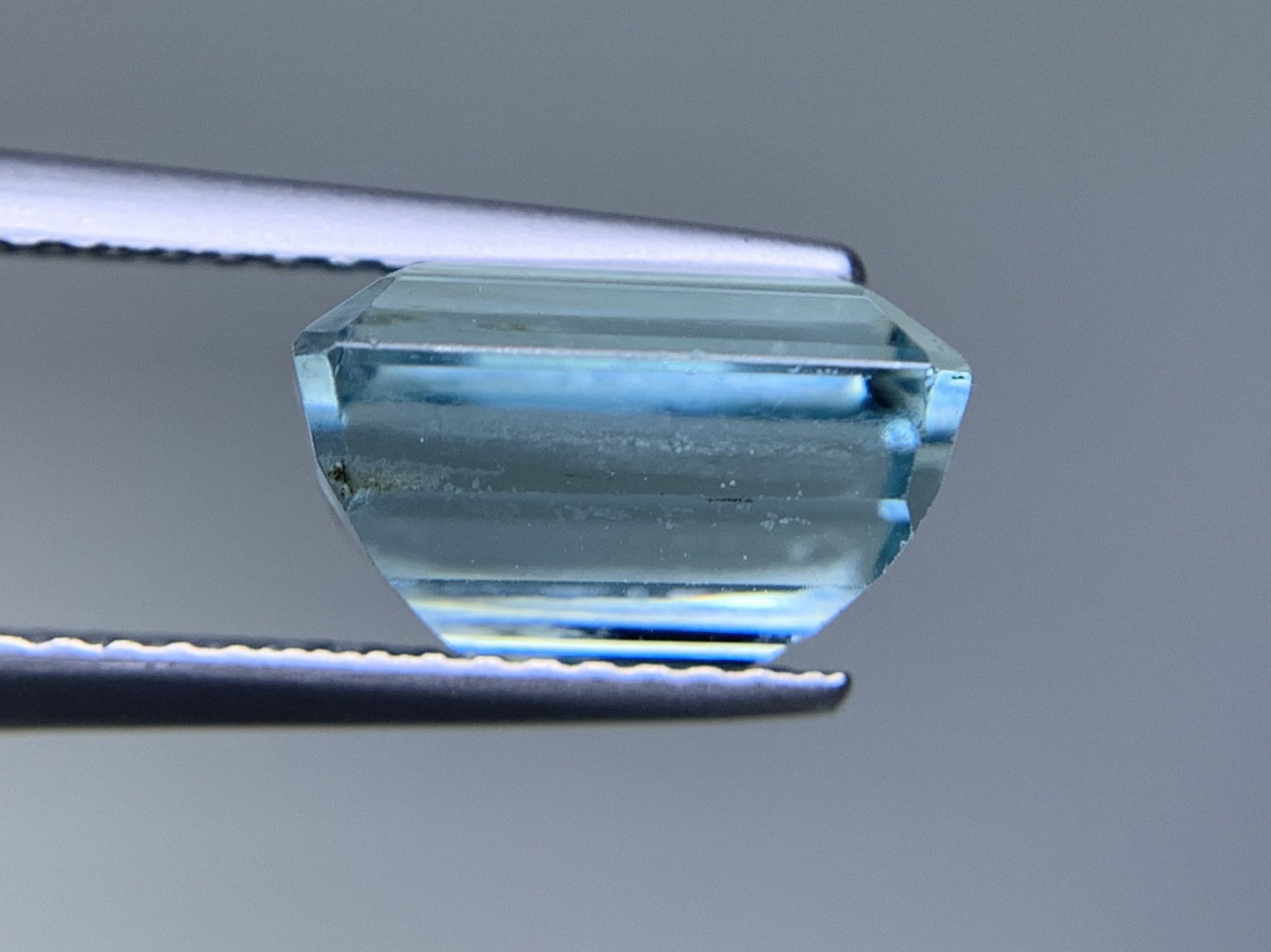 アクアマリン 天然  4.085ct  宝石ソーティング付き  10.0㎜×7.7㎜×6.1㎜ ルース（ 裸石 ）  6320Y