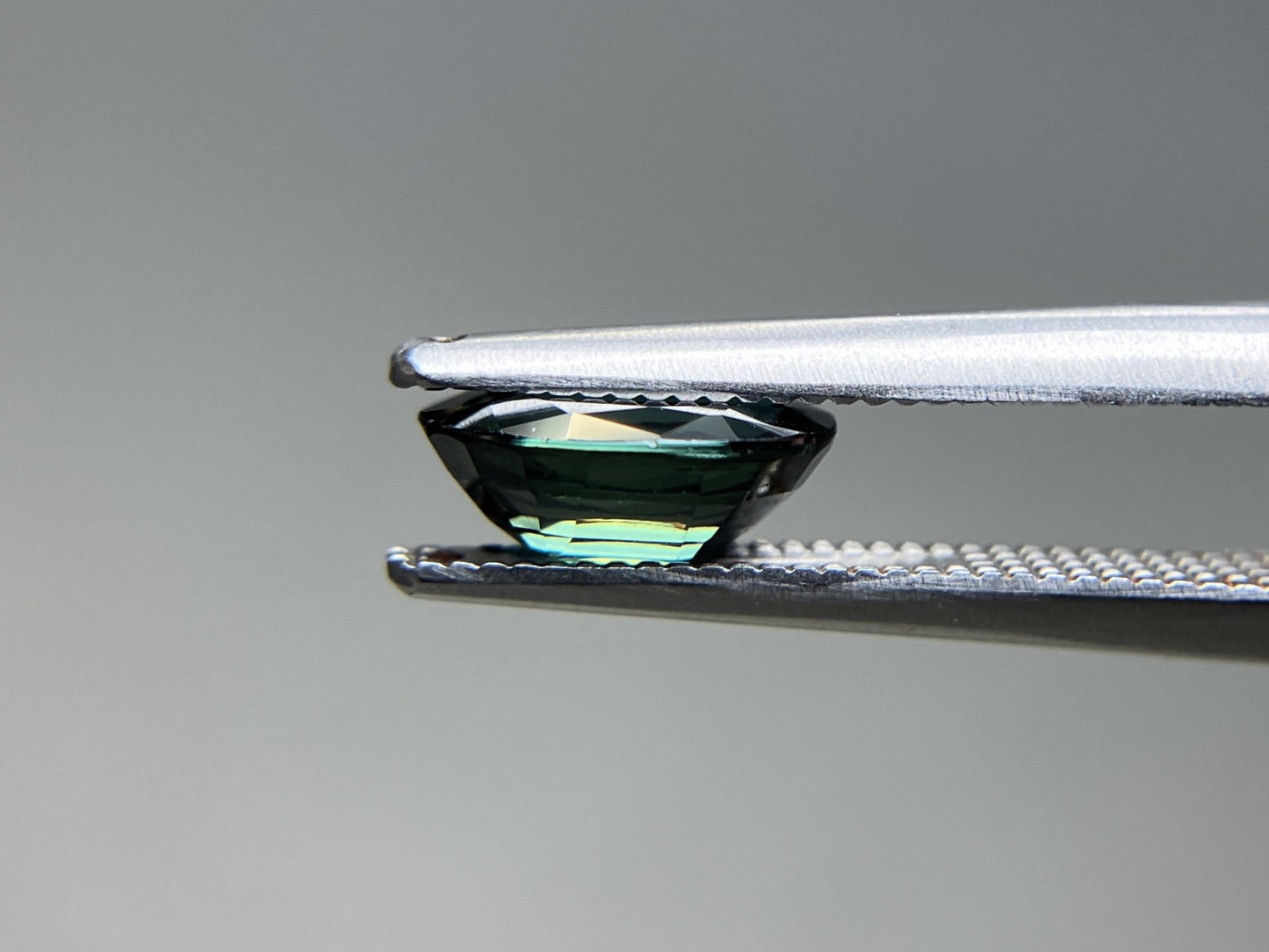 サファイア 天然 1.628ct 宝石ソーティング付き 8.0㎜×6.2㎜×3.3㎜ ルース（ 裸石 ） 8050YY
