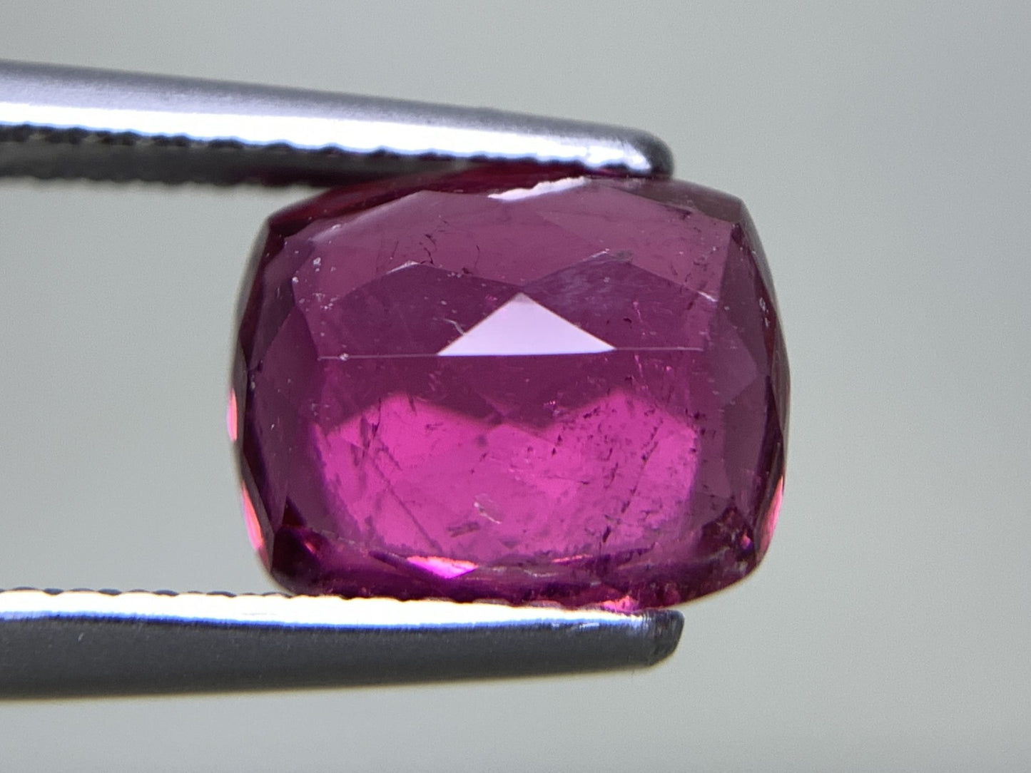 ピンクトルマリン 天然 2.672ct 宝石ソーティング付き 9.2㎜×7.8㎜×4.2㎜ ルース（ 裸石 ） 7046Y