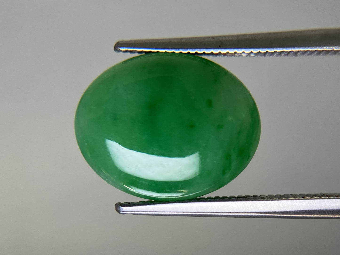 ヒスイ 翡翠 天然 7.942ct 宝石ソーティング付き 14.6㎜×11.7㎜×4.6㎜ 天然 ルース（ 裸石 ） 5028YY