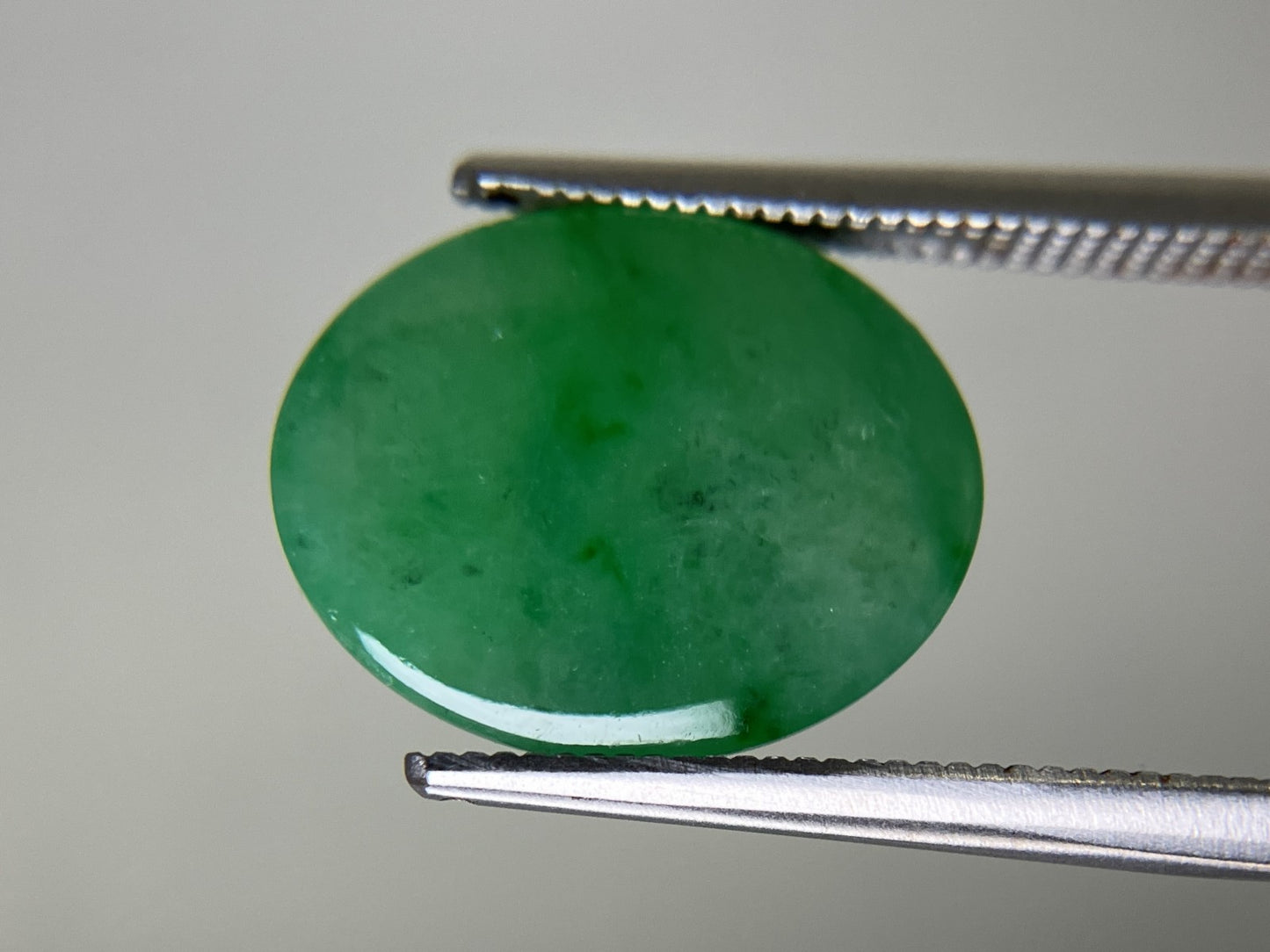 ヒスイ 翡翠 天然 7.942ct 宝石ソーティング付き 14.6㎜×11.7㎜×4.6㎜ 天然 ルース（ 裸石 ） 5028YY