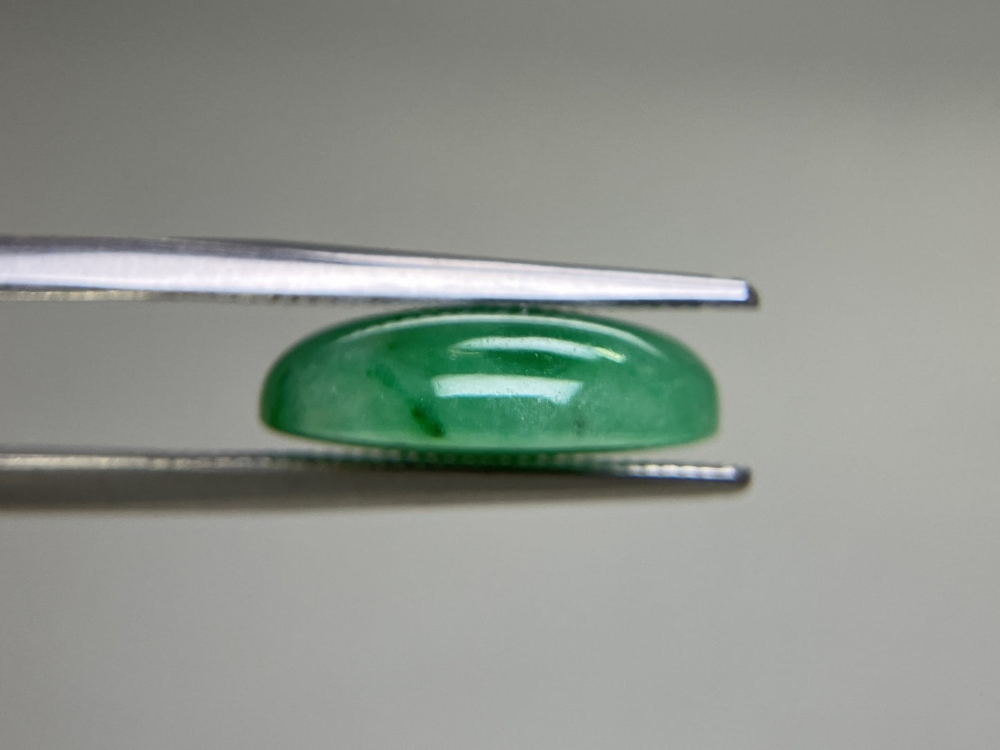 ヒスイ 翡翠 天然 7.942ct 宝石ソーティング付き 14.6㎜×11.7㎜×4.6㎜ 天然 ルース（ 裸石 ） 5028YY