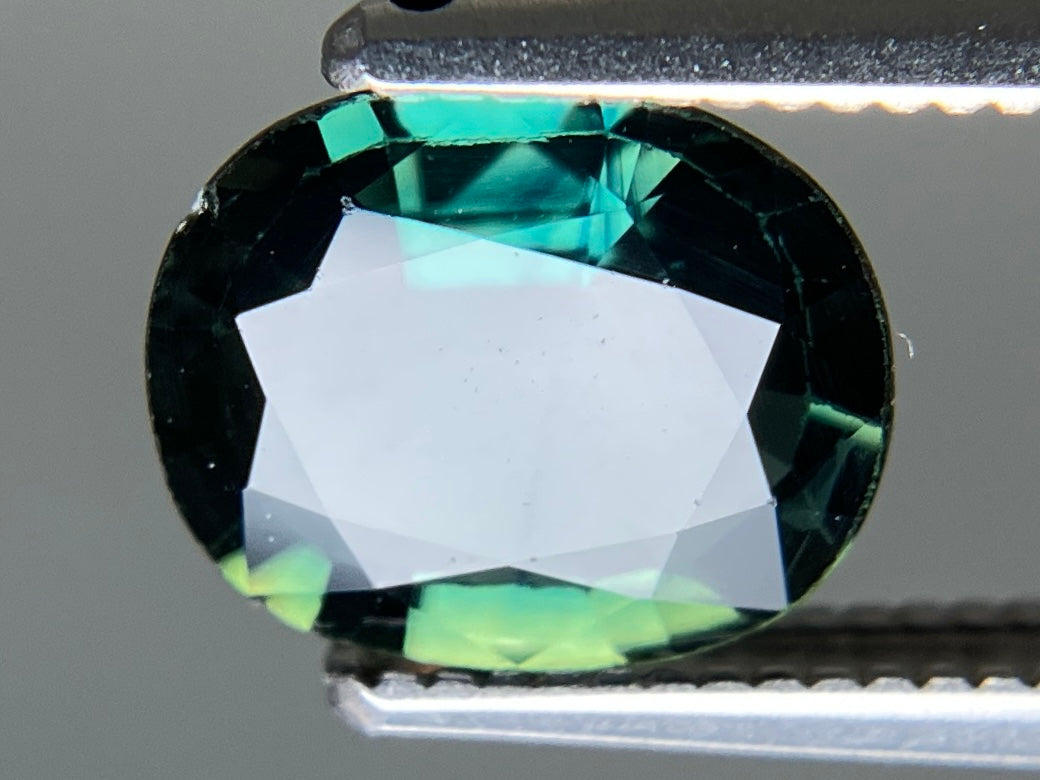 サファイア 天然 1.637ct 宝石ソーティング付き 8.1㎜×6.8㎜×3.1㎜ ルース（ 裸石 ） 8046YY