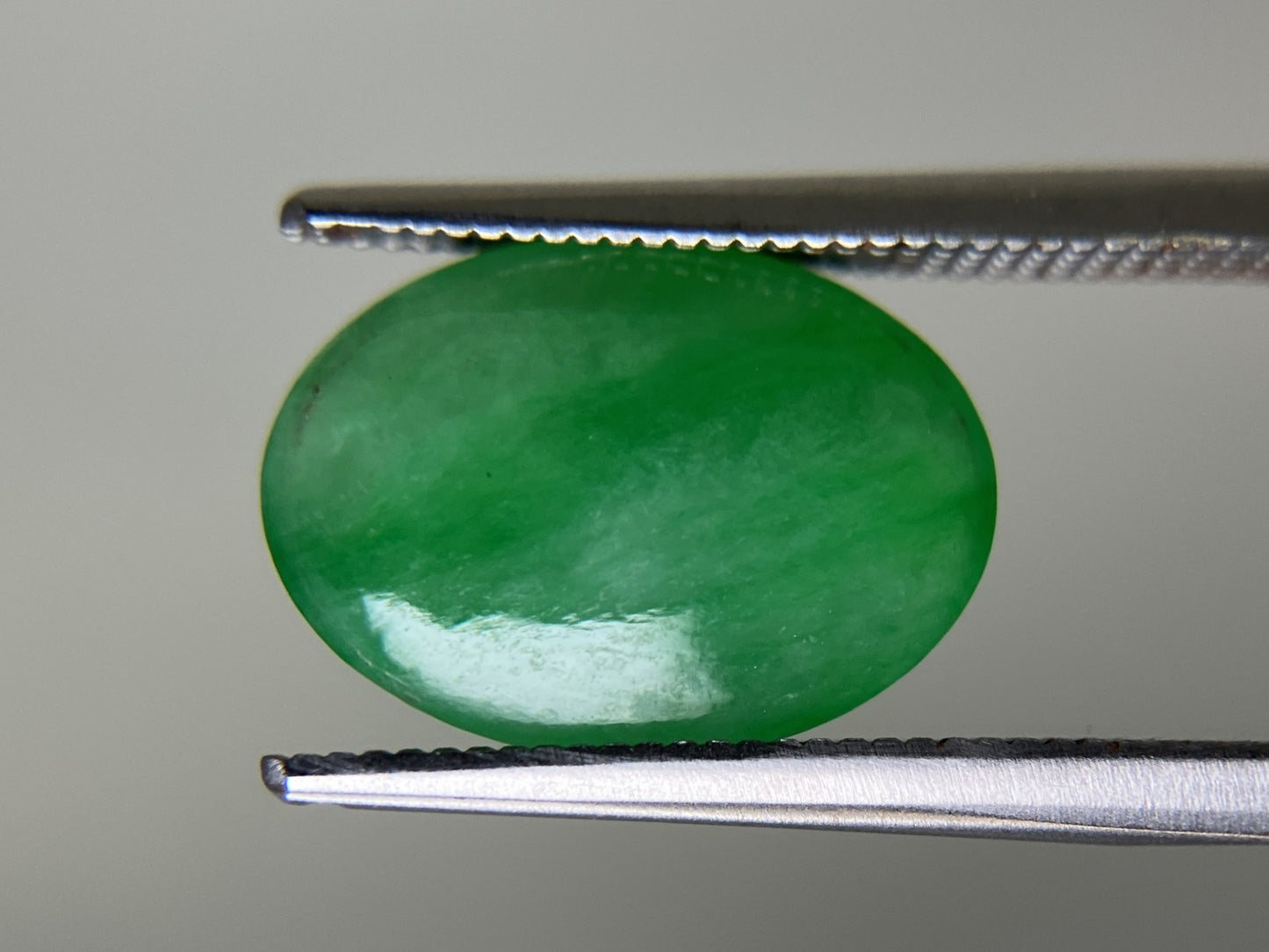 ヒスイ 翡翠 天然 4.950ct 宝石ソーティング付き 13.2㎜×9.7㎜×4.6㎜ 天然 ルース（ 裸石 ） 5024YY