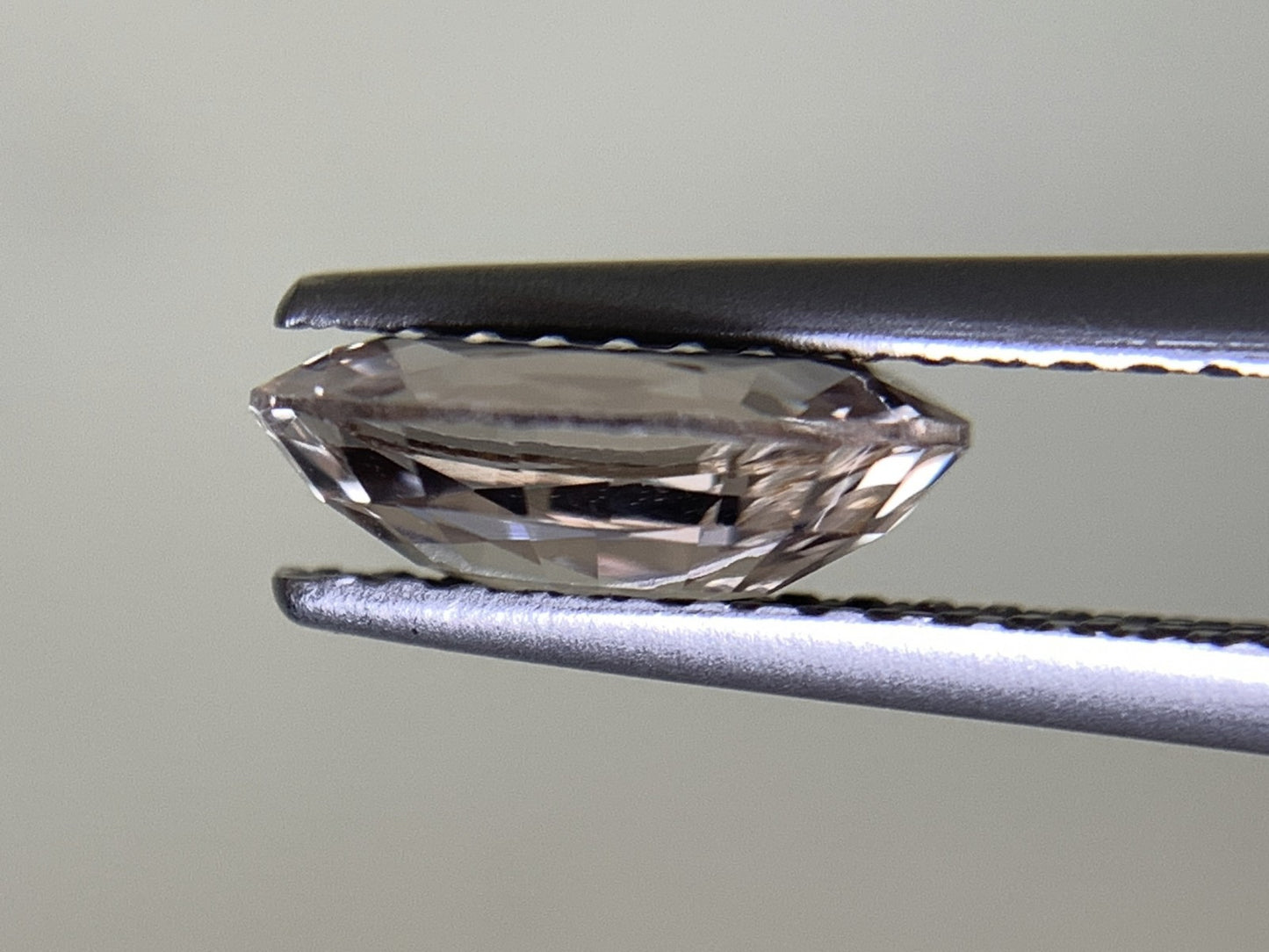 サファイア 1.776ct 中央宝石ソーティング付き 8.89㎜×6.67㎜×3.17㎜ ルース（ 裸石 ） 2931Y