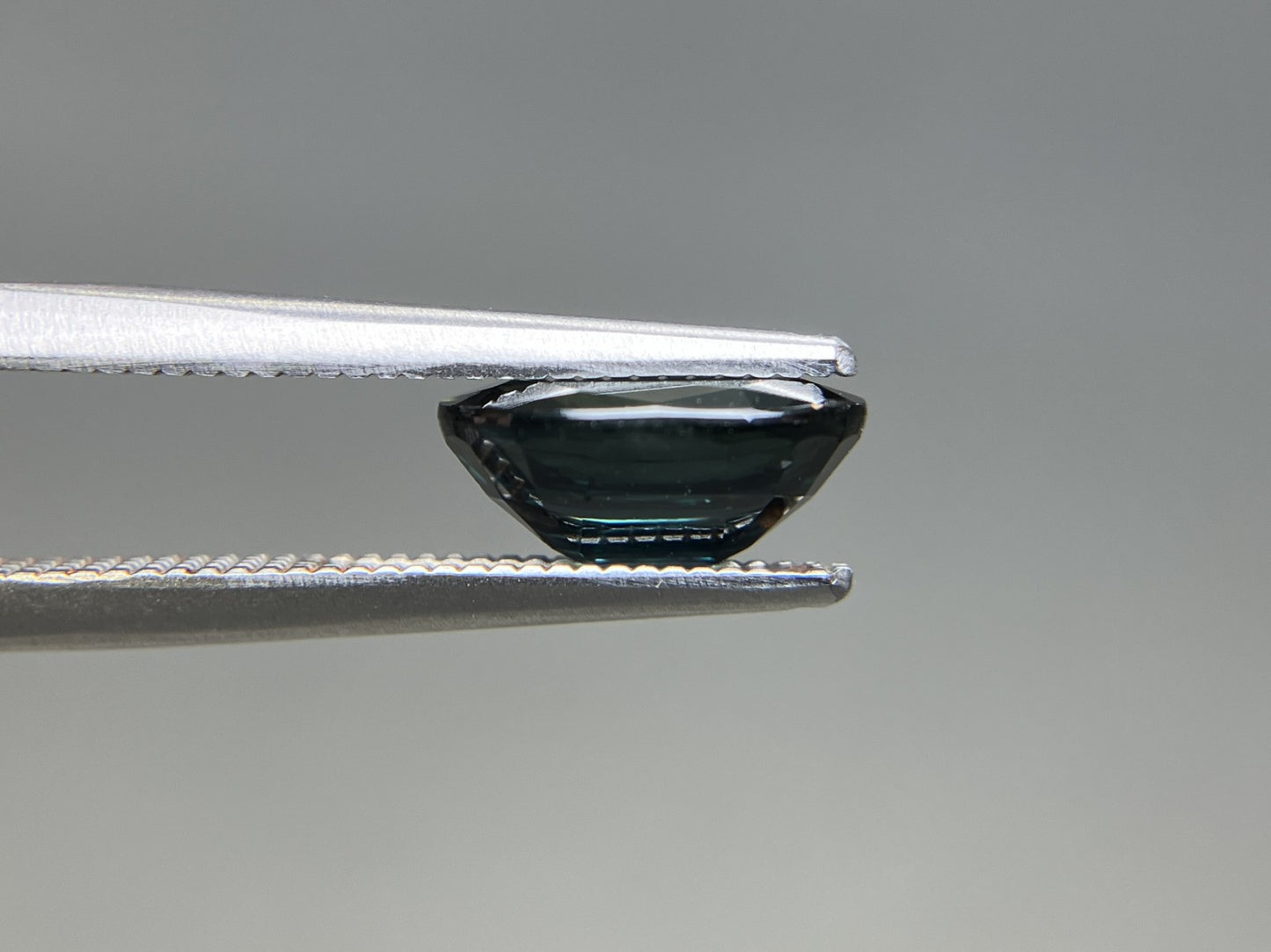 サファイア 天然 2.501ct 宝石ソーティング付き 9.0㎜×7.0㎜×4.1㎜ ルース（ 裸石 ） 8048YY