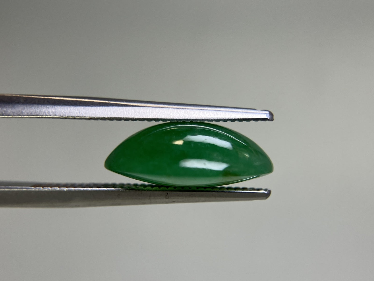 ヒスイ 翡翠 天然 5.964ct 宝石ソーティング付き 13.5㎜×10.3㎜×5.2㎜ 天然 ルース（ 裸石 ） 5029YY