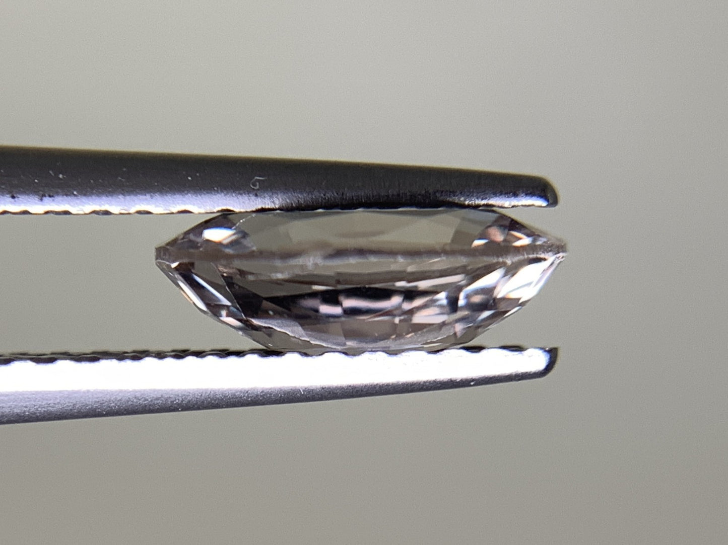 サファイア 1.776ct 中央宝石ソーティング付き 8.89㎜×6.67㎜×3.17㎜ ルース（ 裸石 ） 2931Y