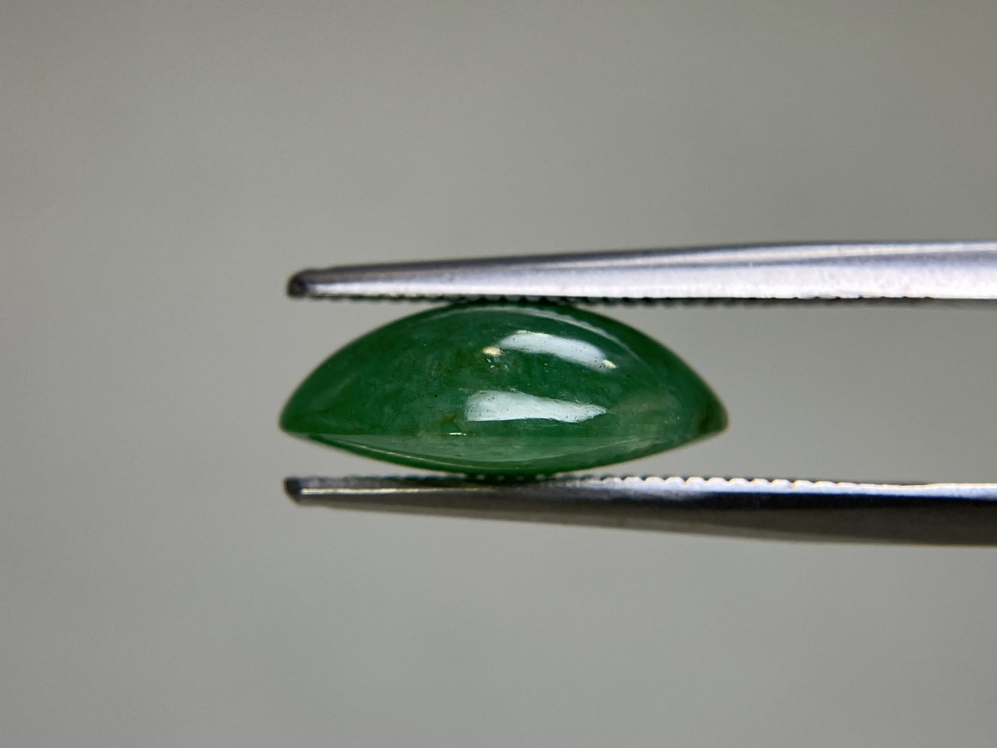 ヒスイ 翡翠 天然 5.964ct 宝石ソーティング付き 13.5㎜×10.3㎜×5.2㎜ 天然 ルース（ 裸石 ） 5029YY