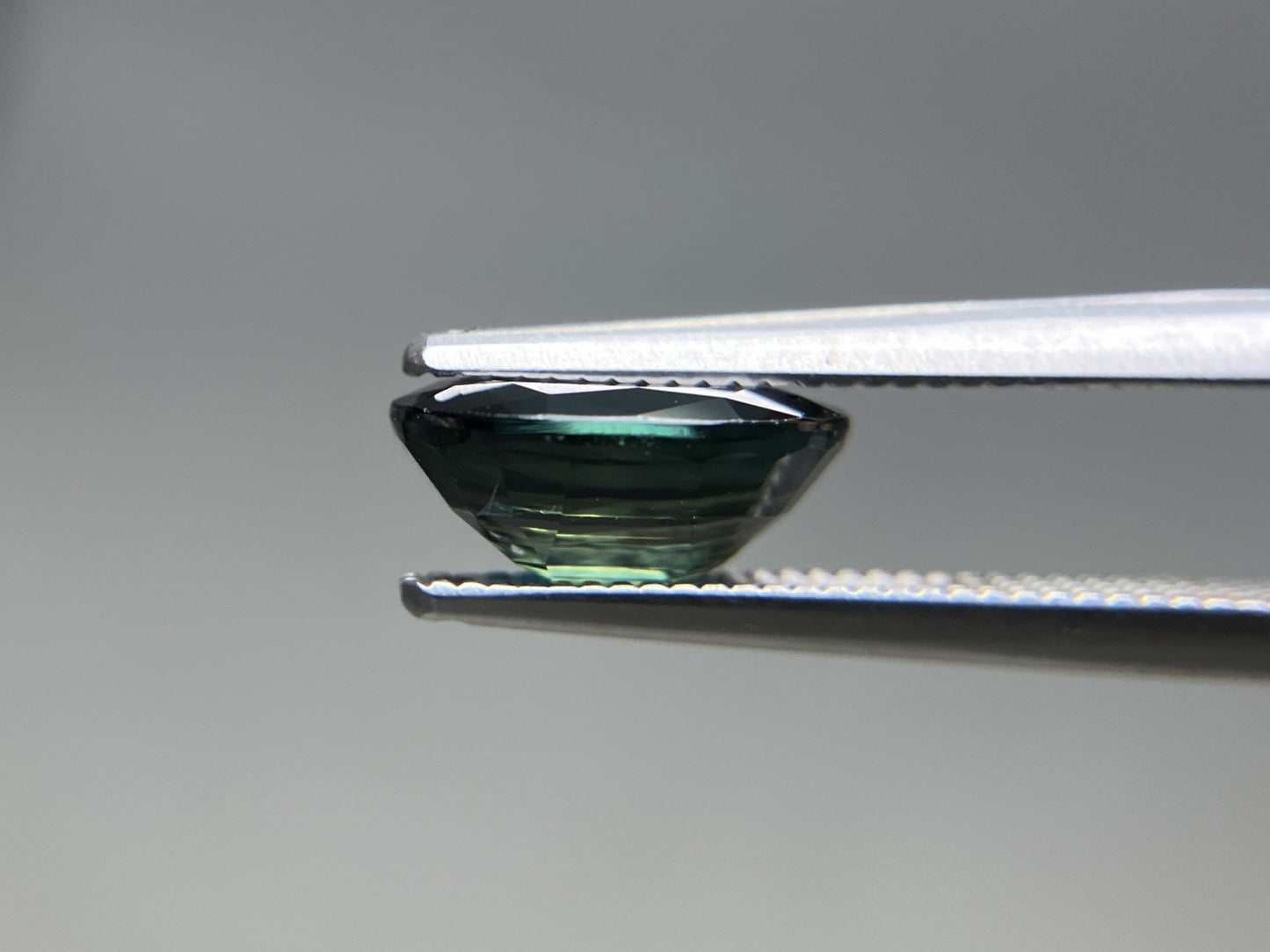 サファイア 天然 2.501ct 宝石ソーティング付き 9.0㎜×7.0㎜×4.1㎜ ルース（ 裸石 ） 8048YY