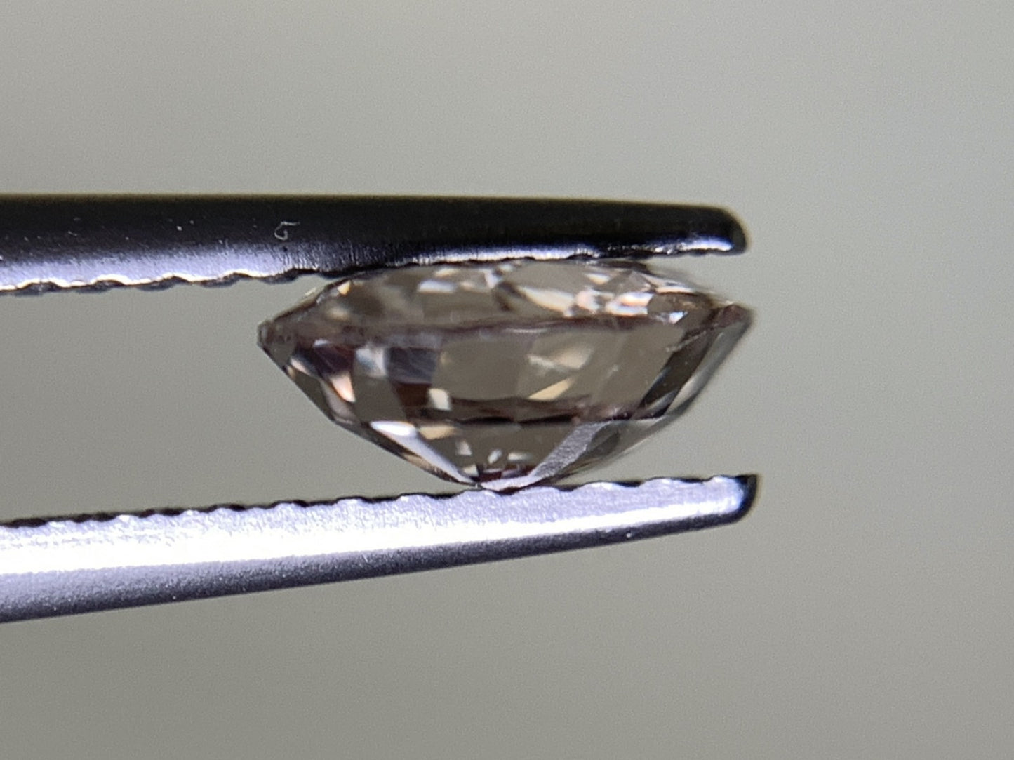 サファイア 1.776ct 中央宝石ソーティング付き 8.89㎜×6.67㎜×3.17㎜ ルース（ 裸石 ） 2931Y