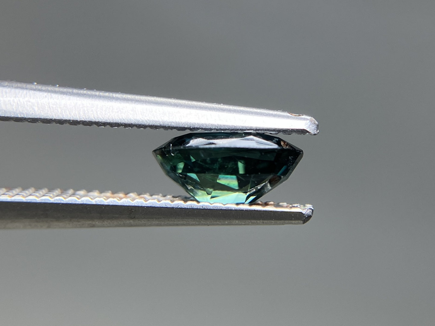 サファイア 天然 1.101ct 宝石ソーティング付き 6.9㎜×5.2㎜×3.1㎜ ルース（ 裸石 ） 8047YY