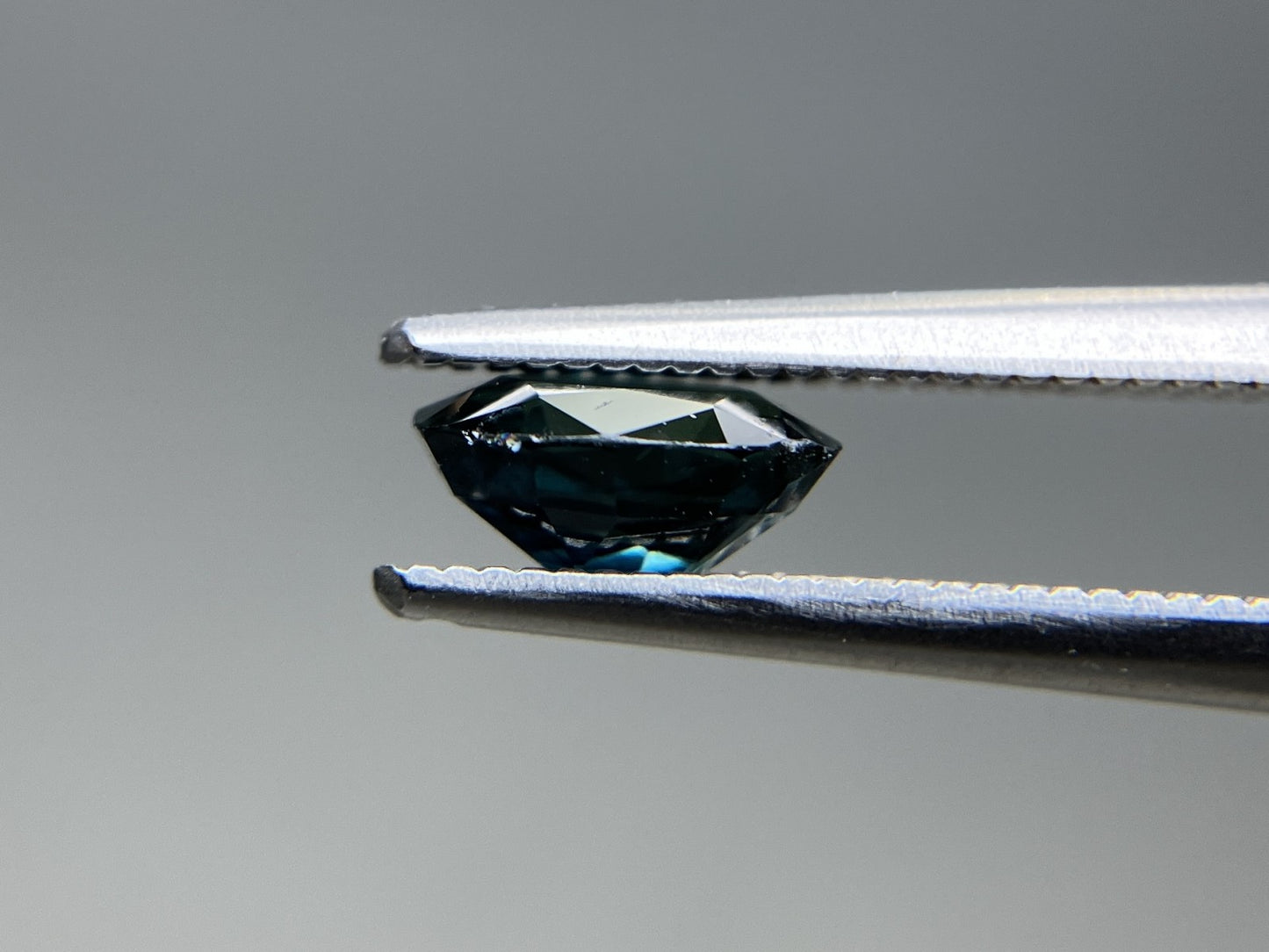 サファイア 天然 1.101ct 宝石ソーティング付き 6.9㎜×5.2㎜×3.1㎜ ルース（ 裸石 ） 8047YY