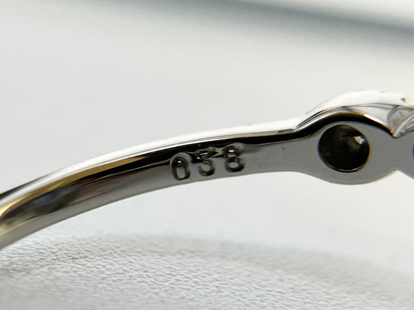 サファイア 2.30ct Cornflower Blue NoHeat AIGS鑑別書 D0.38ct PT900 4.4g 指輪 （JP9号） サイズ直し無料 8716S