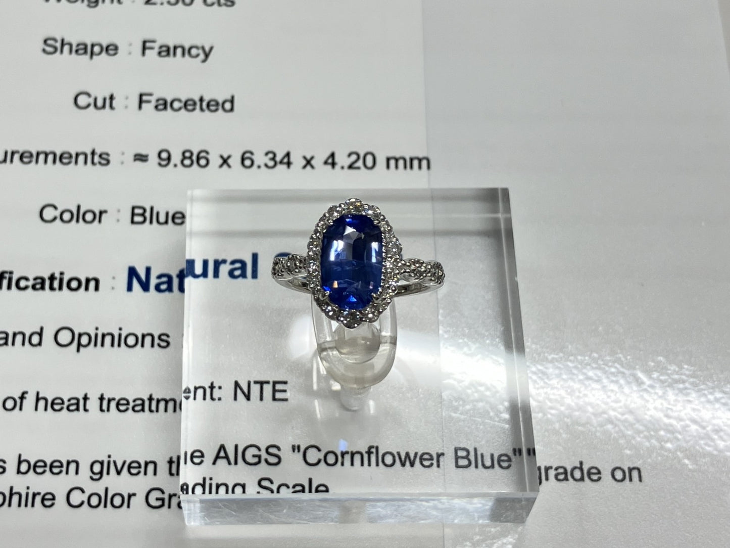 サファイア 2.30ct Cornflower Blue NoHeat AIGS鑑別書 D0.38ct PT900 4.4g 指輪 （JP9号） サイズ直し無料 8716S