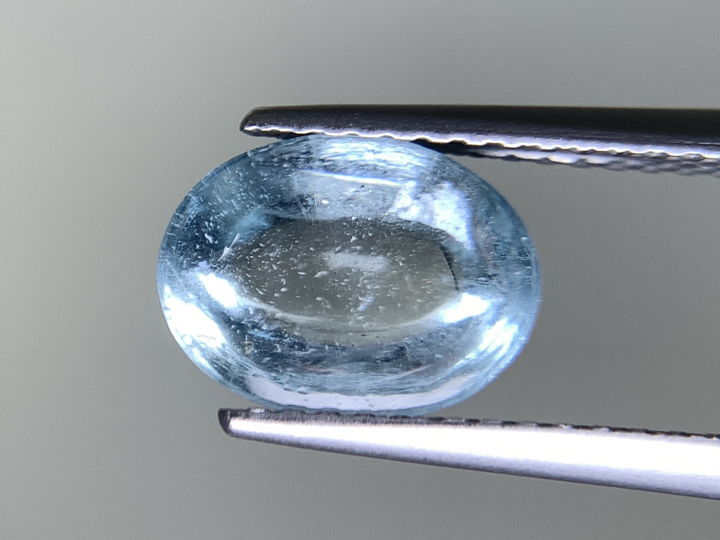 アクアマリン 天然 2.018ct 中央宝石ソーティング付き 9.2㎜×7.0㎜×4.9㎜ ルース（ 裸石 ） 8236Y