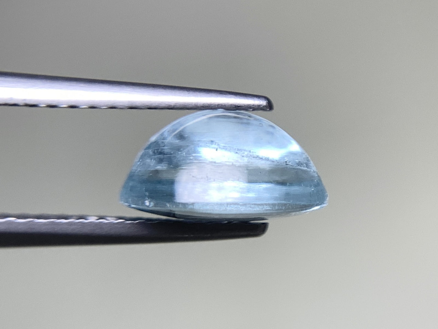 アクアマリン 天然 2.018ct 中央宝石ソーティング付き 9.2㎜×7.0㎜×4.9㎜ ルース（ 裸石 ） 8236Y