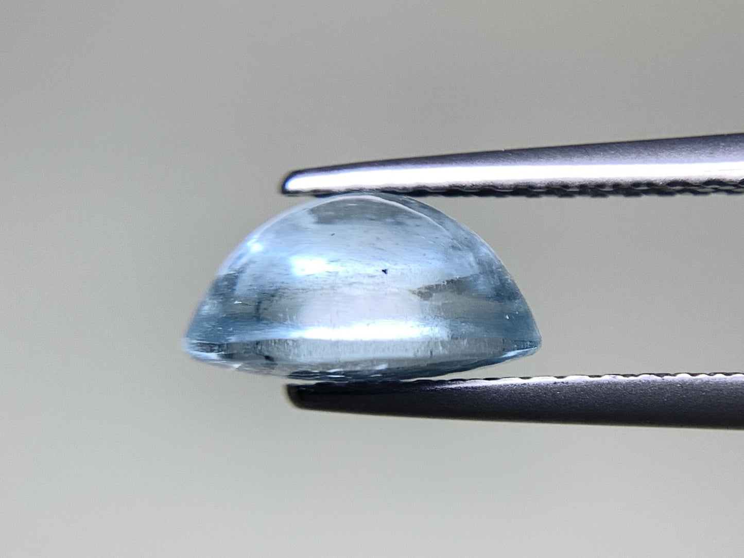 アクアマリン 天然 2.018ct 中央宝石ソーティング付き 9.2㎜×7.0㎜×4.9㎜ ルース（ 裸石 ） 8236Y