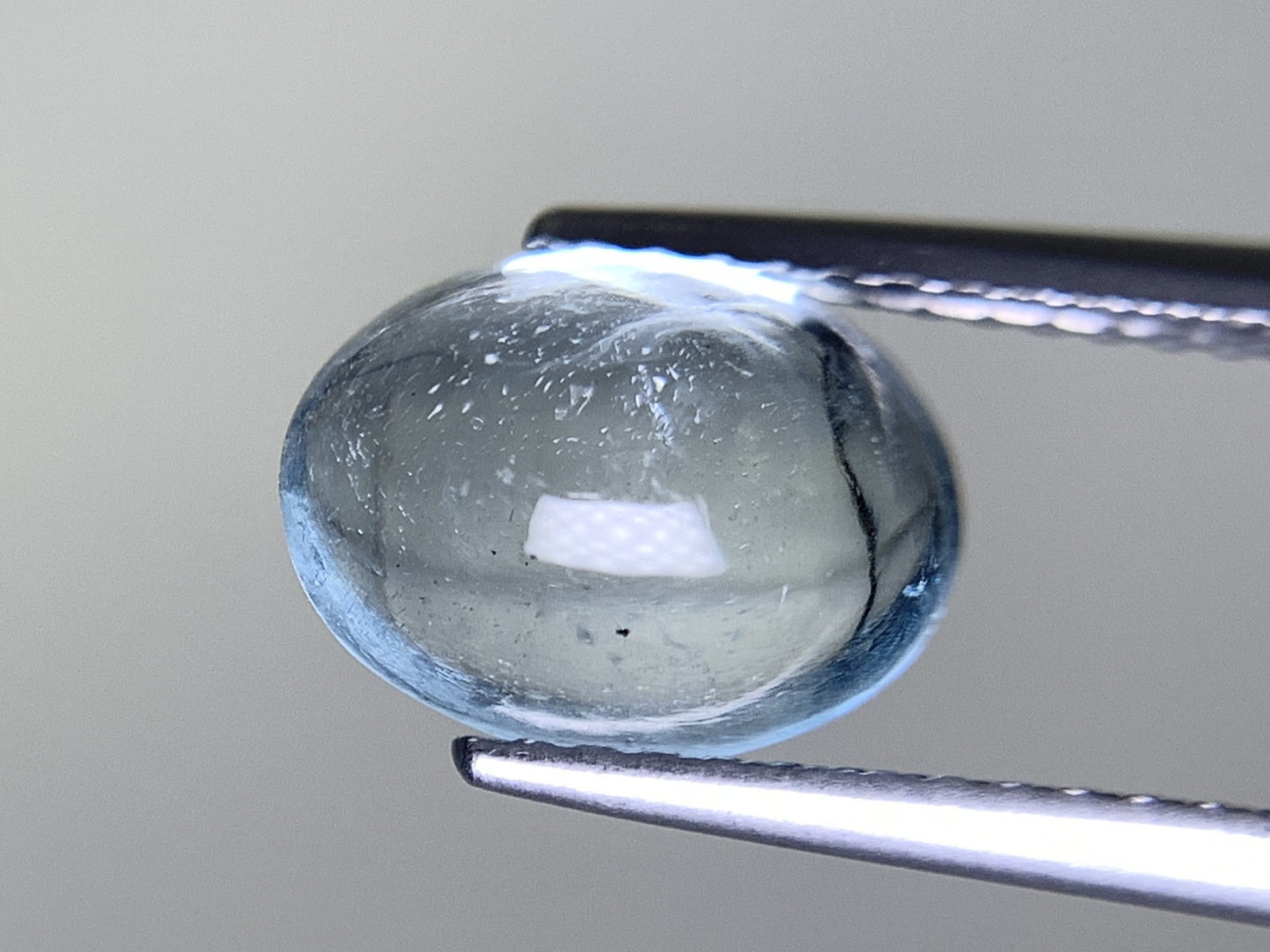 アクアマリン 天然 2.018ct 中央宝石ソーティング付き 9.2㎜×7.0㎜×4.9㎜ ルース（ 裸石 ） 8236Y