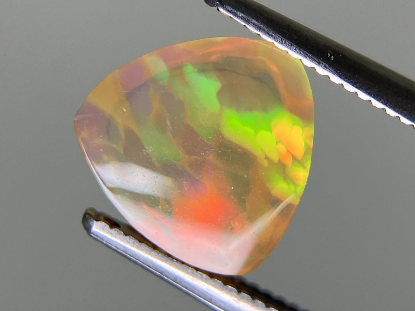 オパール 2.065ct 宝石ソーティング付き 9.0㎜×9.1㎜×5.0㎜ ルース（ 裸石 ） 3500YY
