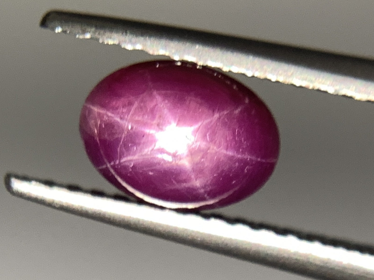 スタールビー 1.727ct 宝石ソーティング付き  6.7㎜×5.0㎜×4.4㎜  ルース（ 裸石 ） 2632Y