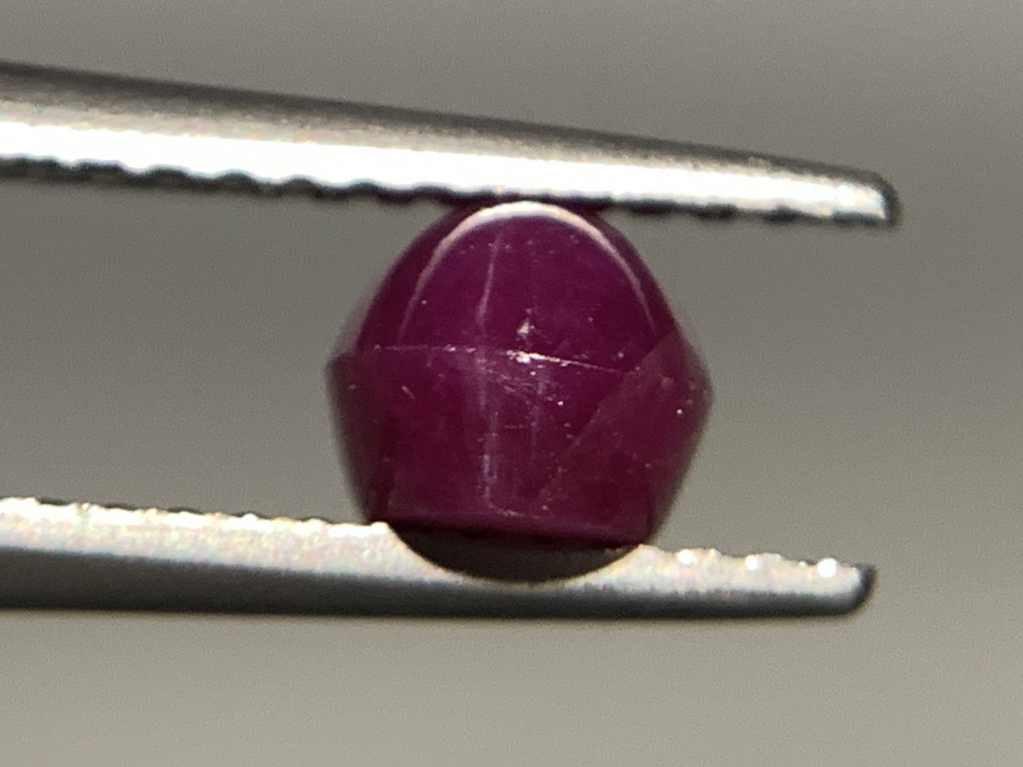 スタールビー 1.727ct 宝石ソーティング付き  6.7㎜×5.0㎜×4.4㎜  ルース（ 裸石 ） 2632Y